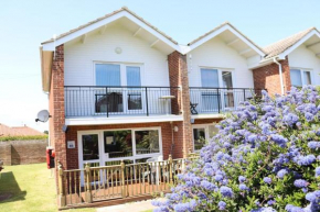 Corton Retreats At Waterside Park